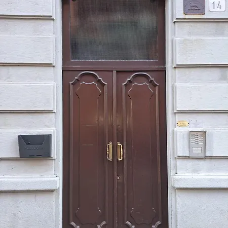 7 Archi Apartment *